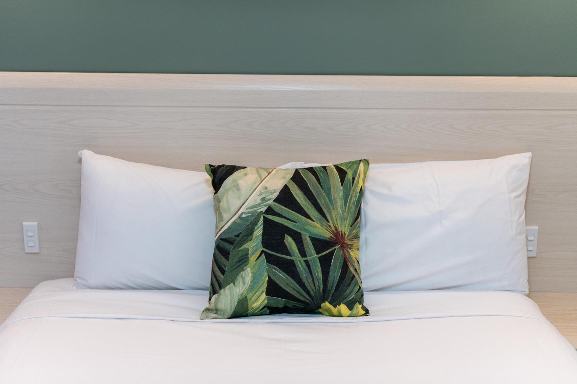 Mercure And 3*